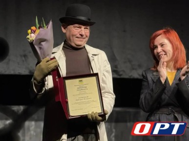 «Кумир» Оренбурга: Дмитрий Толкунов получил муниципальную премию за вклад в развитие театра кукол