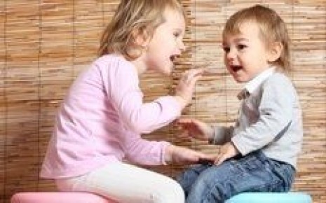 Как развивается общение годовалого ребенка с окружающими