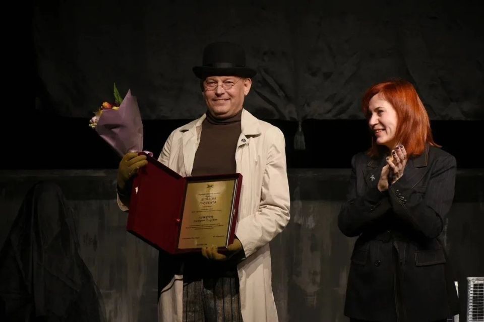 Муниципальную премию «Кумир» вручили актеру Дмитрию Толкунову