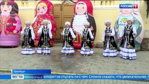 «Хоровод дружбы» закружил больше тысячи оренбуржцев во всех уголках региона