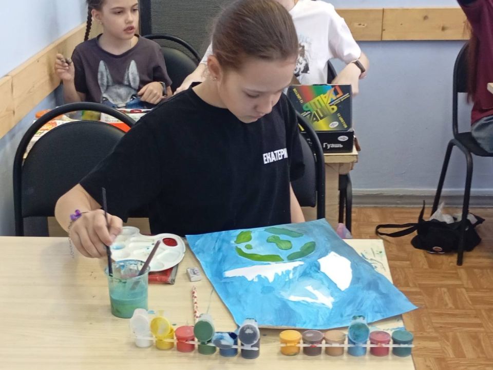 Юные орчане нарисовали космос