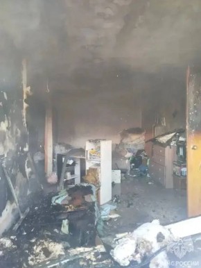 В Соль-Илецке спасатели вывели из горящей квартиры шесть человек, включая троих детей