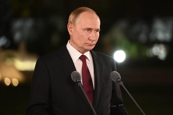 Путин о новых вызовах: МВД должно активнее противостоять экстремизму