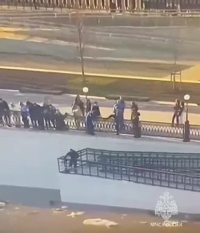 В Оренбурге мужчина спрыгнул с моста