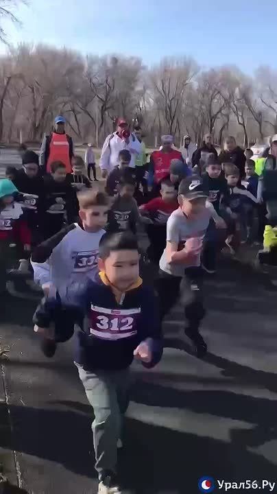 Первыми в забеге «Подснежник» в Орск на старт вышли самые юные участники