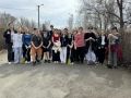 Дождь уборке не помеха. Накануне студенты техникума транспорта и нефтяного техникума мели, гребли и собирали мусор в парке«Железнодорожников»