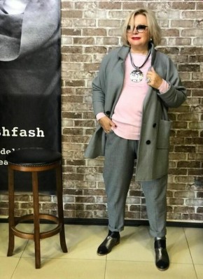 Как оставаться стильной и привлекательной весной: модные образы для женщин 60+