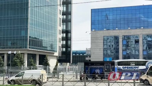 Остановку «ДК Газовик» в Оренбурге оформили в клубные цвета ФК «Оренбург»