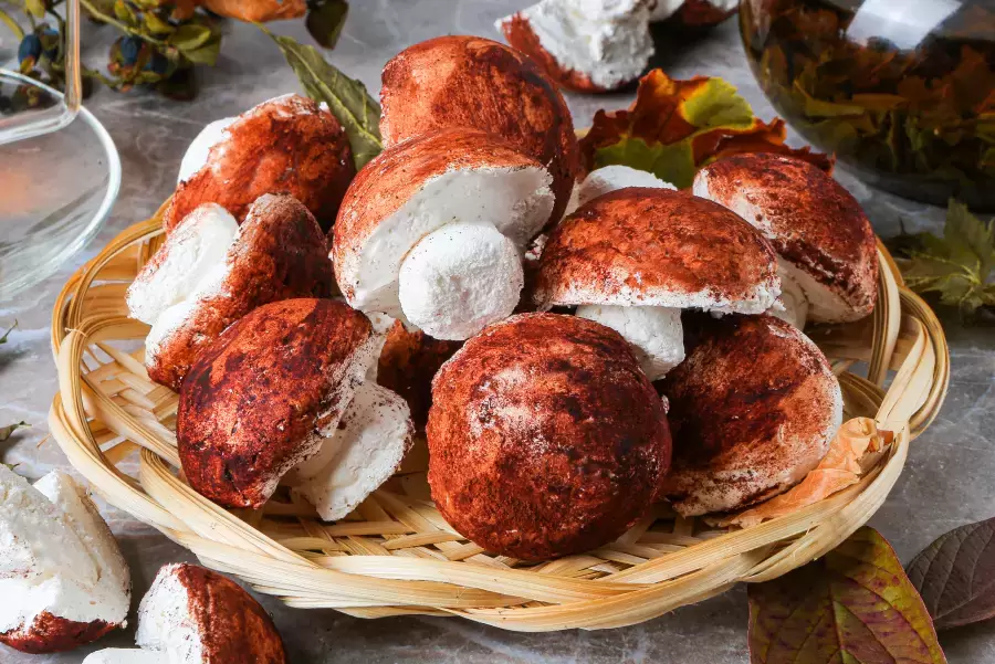 Зефирные грибочки: как удивить гостей оригинальным десертом