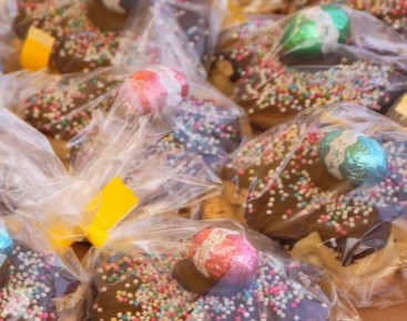 Пасха объединяет подписчиков «Вестей Оренбуржья»! Спасибо за ваши прекрасные фото — они дышат теплом, уютом и верой