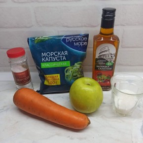 Постный салат из морской капусты и яблока