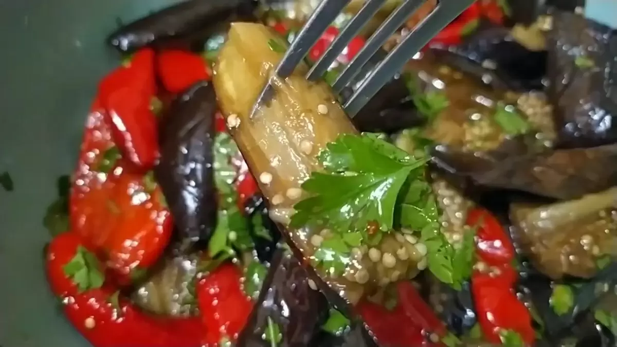 Искусство запеченных овощей: салат, который покорит ваши вкусовые рецепторы