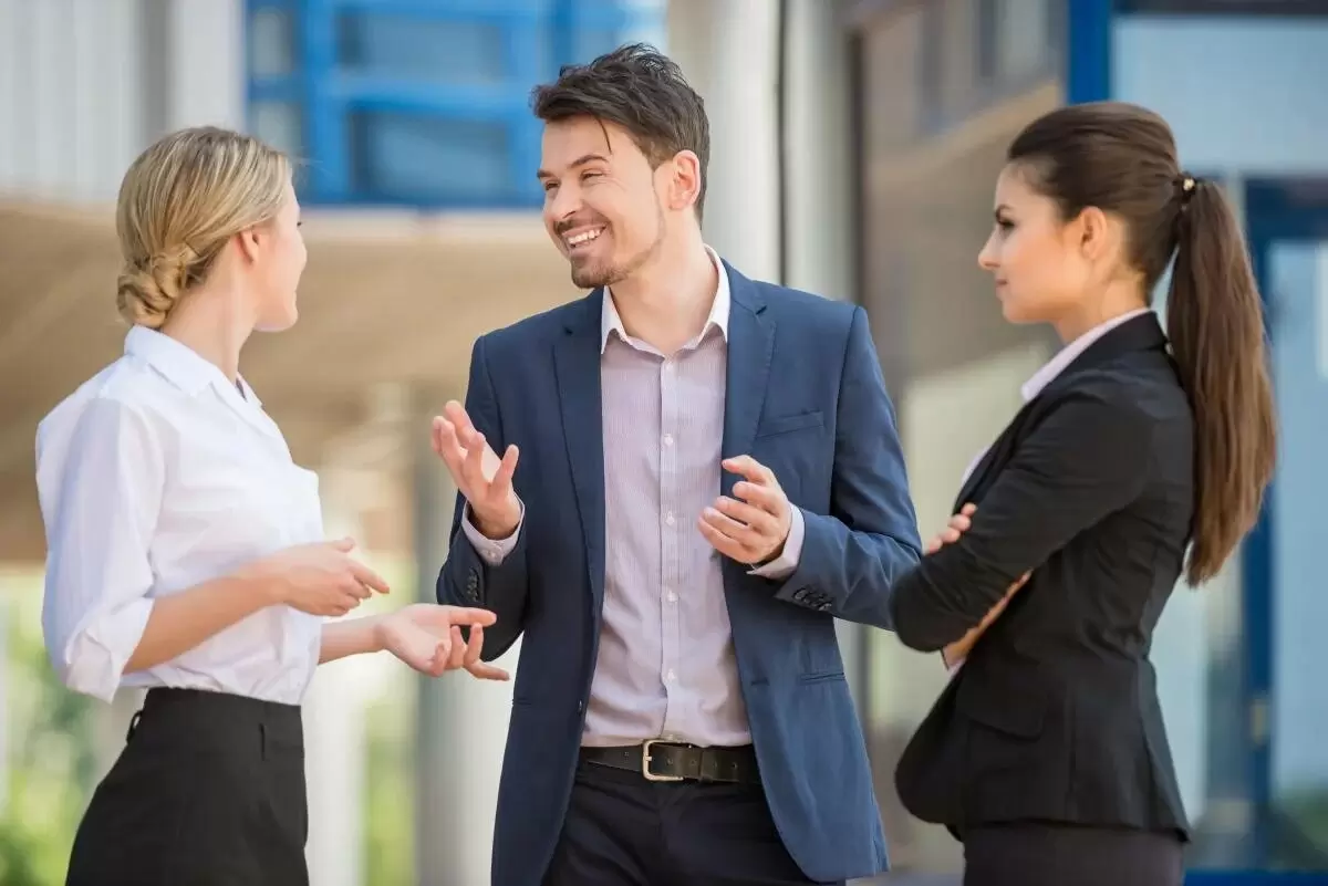 Признаки, что вас боятся: стоит обратить внимание