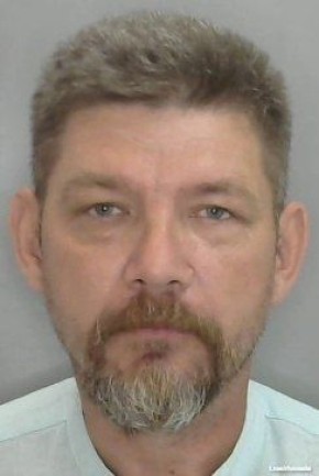 Фотографию объявленного в розыск, подозреваемого в убийстве полицейского в Оренбуржье, Басалаева Сергея Павловича, 1974 года рождения, опубликовало МВД по Оренбургской области