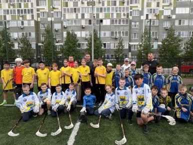 Юные спортсмены Оренбурга поиграли в флорбол