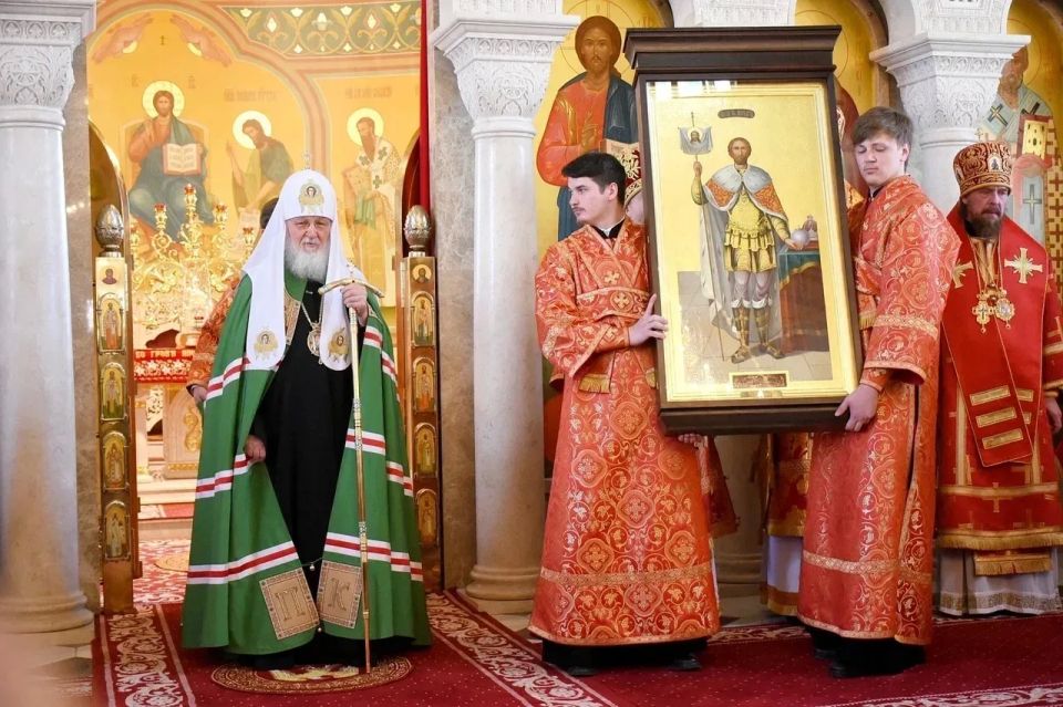 Святейший Патриарх Московский и всея Руси Кирилл освятил храм преподобного Пимена Угрешского в Оренбурге Святейший Патриарх Московский и всея Руси Кирилл освятил храм преподобного Пимена Угрешского в Оренбурге