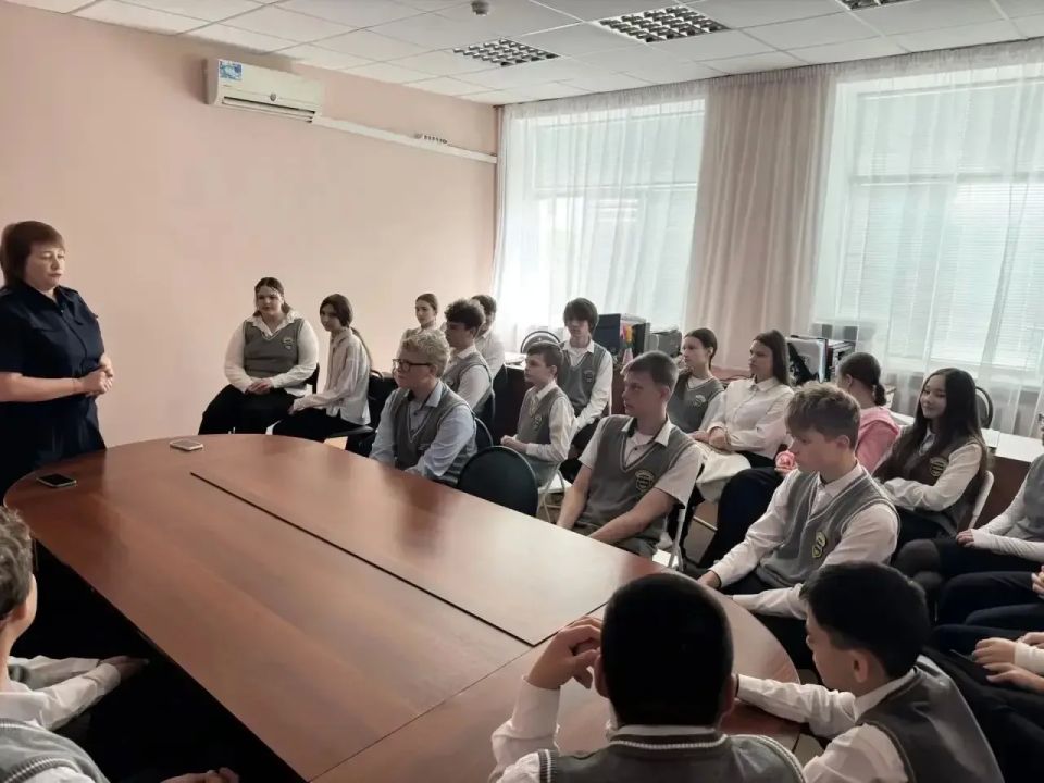 В Октябрьской центральной модельной библиотеке прошёл урок дорожной безопасности «Безопасность прежде всего»