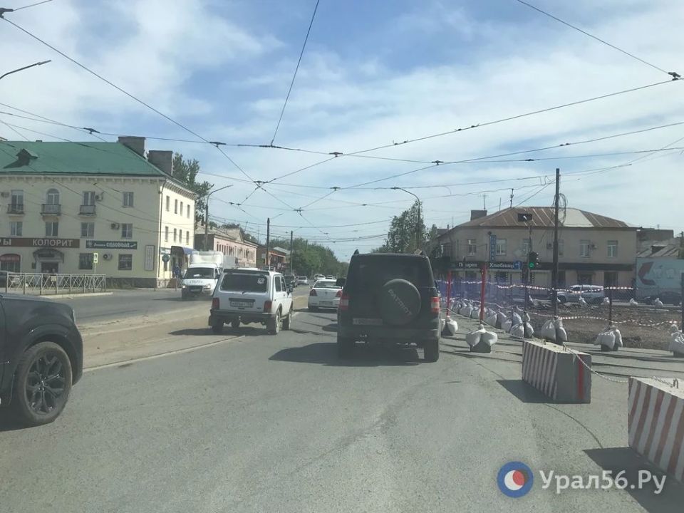 Из-за благоустройства площади Гагарина в Орске серьезно сужена дорога