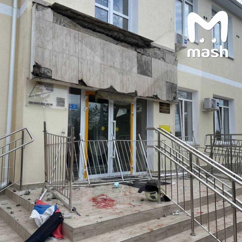 Делали фото в прыжке? 9 выпускников пострадали при обрушении балкона в школе Севастополя