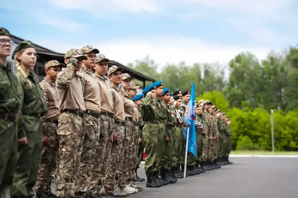 Евгений Солнцев: Военно-патриотическая игра «Зарница 2.0» снова собрала в областном центре десятки неравнодушных, любящих свою родину молодых людей Евгений Солнцев: Военно-патриотическая игра «Зарница 2.0» снова собрала в областном центре десятки неравнодушных, любящих свою родину молодых людей