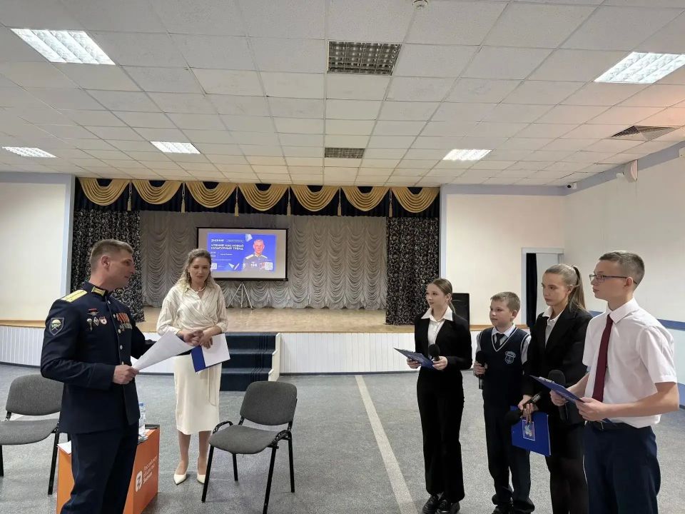 «В детстве я читал правильные книги»: поэтфронтовик Сергей Лобанов встретился с оренбургскими школьниками «В детстве я читал правильные книги»: поэтфронтовик Сергей Лобанов встретился с оренбургскими школьниками