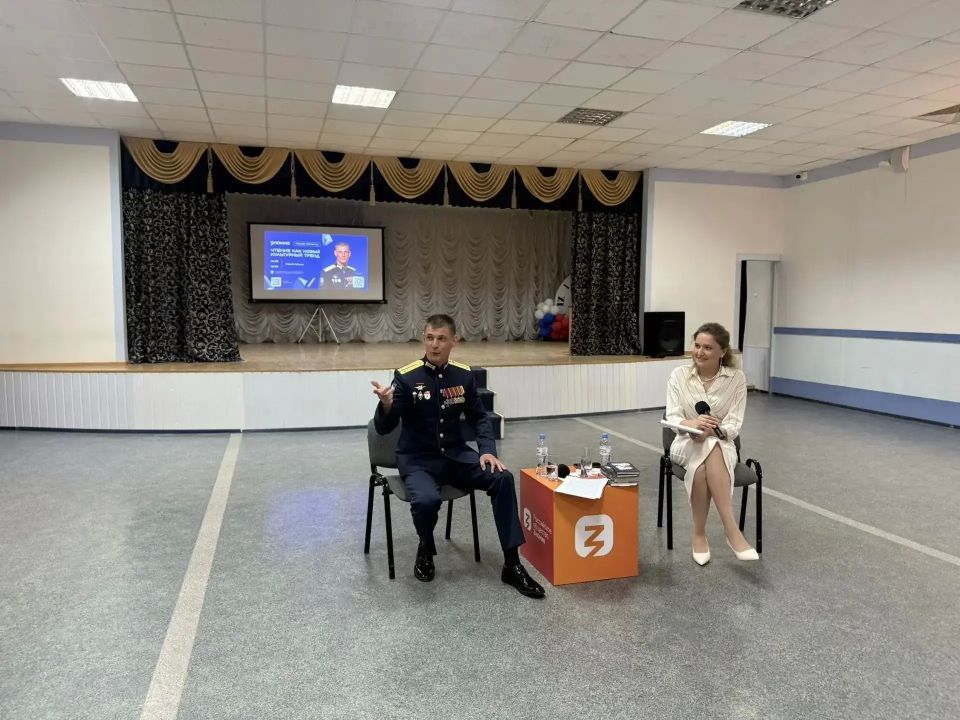 «В детстве я читал правильные книги»: поэтфронтовик Сергей Лобанов встретился с оренбургскими школьниками «В детстве я читал правильные книги»: поэтфронтовик Сергей Лобанов встретился с оренбургскими школьниками