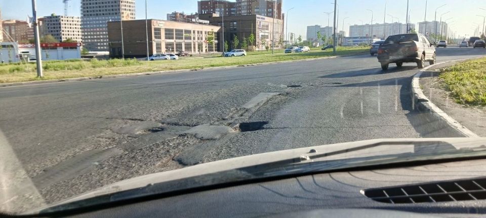 В Оренбурге на Северном проезде появились ямы на проезжей части