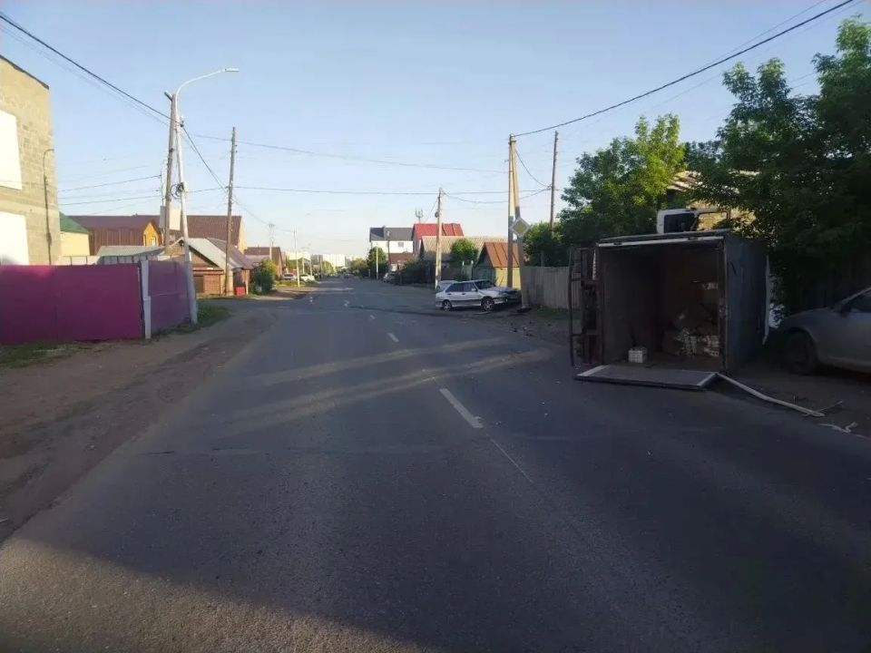 Сотрудники Госавтоинспекции Оренбурга устанавливают обстоятельства ДТП, в котором пострадала девушка-пассажир Сотрудники Госавтоинспекции Оренбурга устанавливают обстоятельства ДТП, в котором пострадала девушка-пассажир