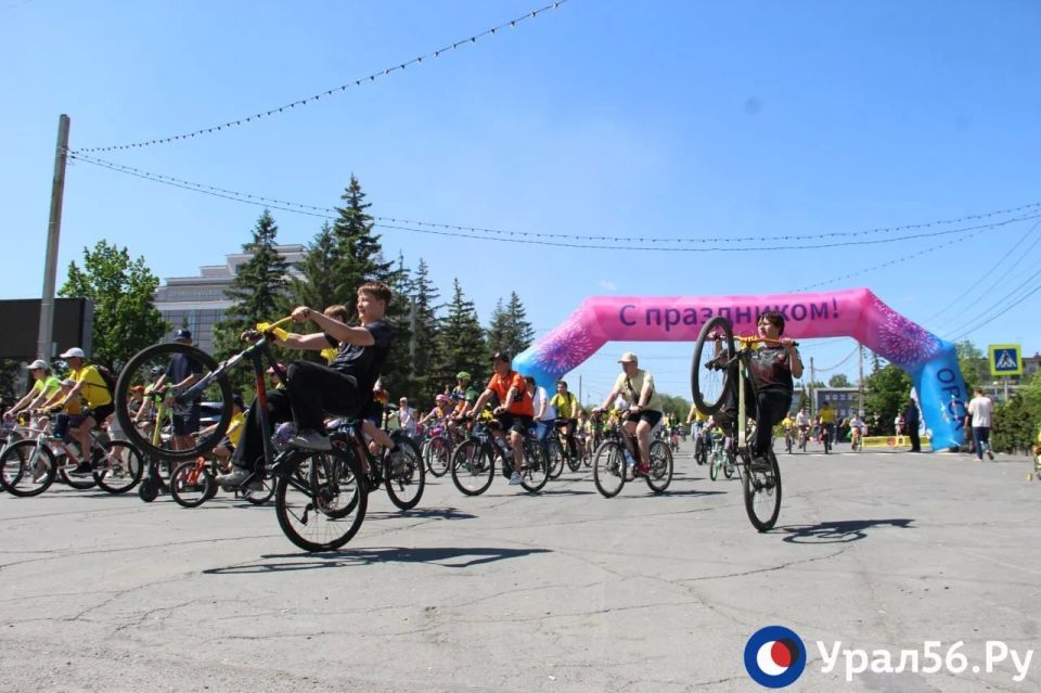 ТОП-10 фото с Вело yellow party от радио DFM в Орске ТОП-10 фото с Вело yellow party от радио DFM в Орске