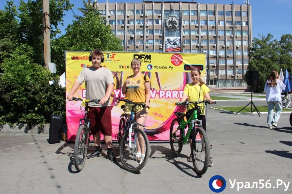 ТОП-10 фото с Вело yellow party от радио DFM в Орске ТОП-10 фото с Вело yellow party от радио DFM в Орске
