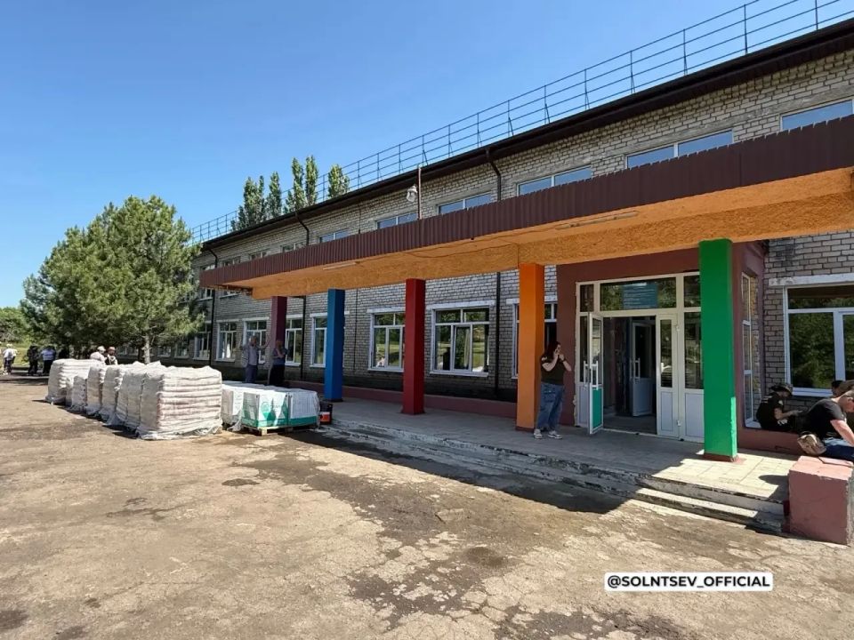 Оренбургские строители помогают восстанавливать школу в ЛНР, разрушенную ВСУ Оренбургские строители помогают восстанавливать школу в ЛНР, разрушенную ВСУ