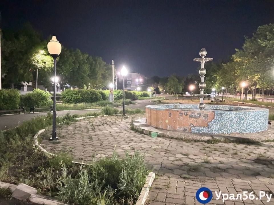 Разрушенная плитка, заросли и неработающий фонтан: как выглядит парк у ДК «Молодежный» в Оренбурге? Разрушенная плитка, заросли и неработающий фонтан: как выглядит парк у ДК «Молодежный» в Оренбурге?