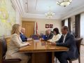 Губернатор Оренбургской области Евгений Солнцев обсудил с заместителем руководителя Федерального казначейства Александром Михайликом цифровизацию бюджета и приоритетное финансирование помощи бойцам СВО