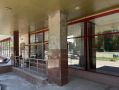 В Орске проходит ремонт входной группы ЗАГСа после того, как одна из колонн и ступени начали разрушаться