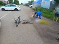 Сотрудники Госавтоинспекции Саракташа устанавливают обстоятельства наезда на женщину-велосипедиста