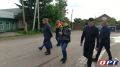 Министр строительства Оренбургской области Александр Полухин осматривает домовладения, которые оказались в зоне подтопления