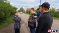 Министр строительства Оренбургской области Александр Полухин осматривает домовладения, которые оказались в зоне подтопления