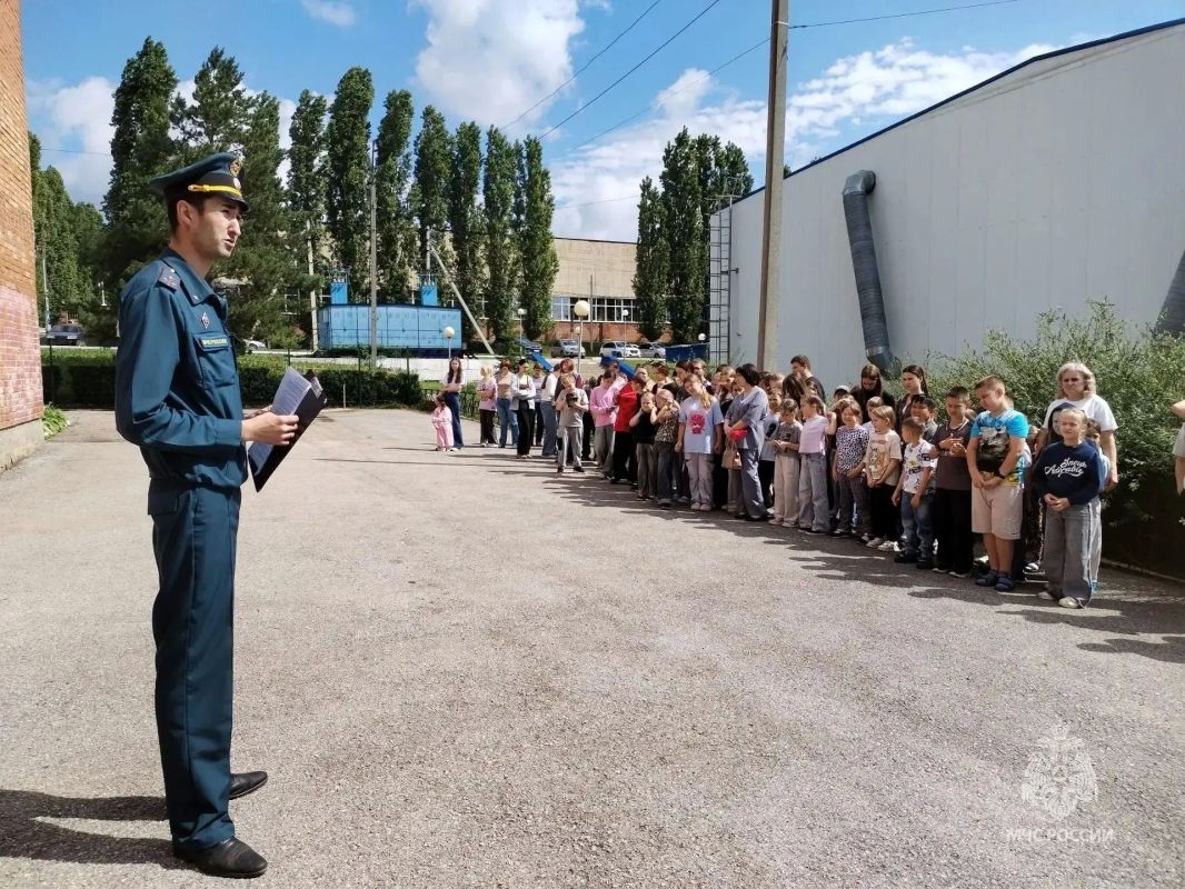 Урок безопасности: учебная эвакуация и инструктаж от МЧС России Урок безопасности: учебная эвакуация и инструктаж от МЧС России