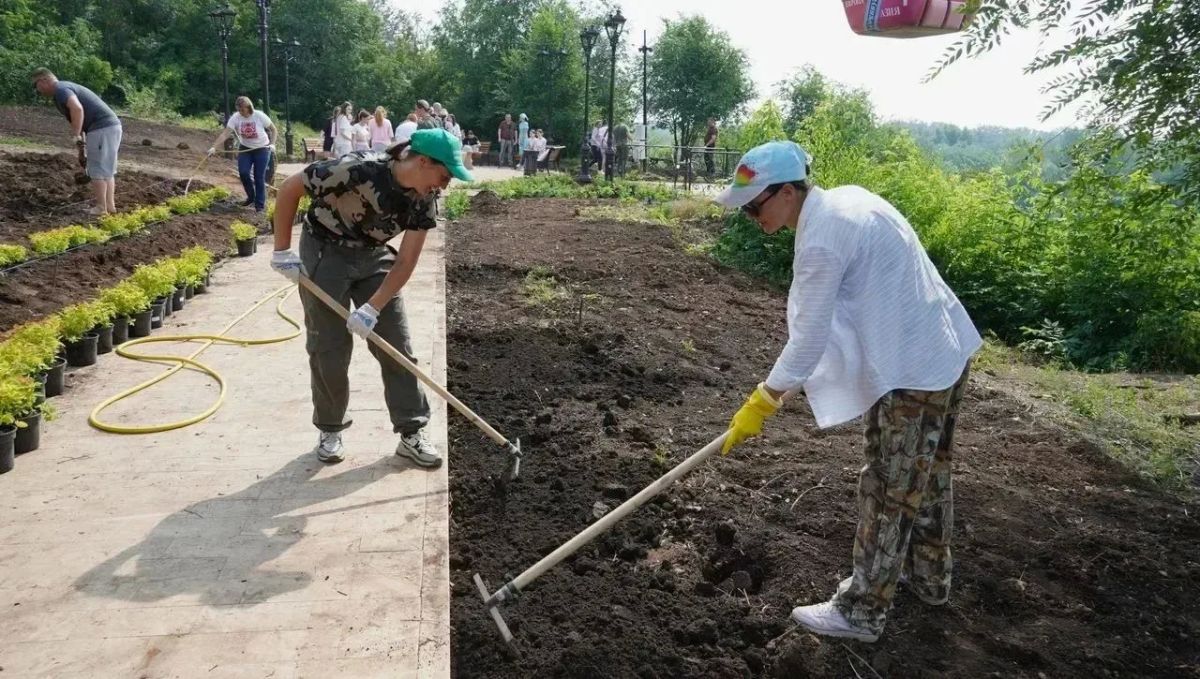 На Елизаветинском спуске в Оренбурге началось озеленение территории На Елизаветинском спуске в Оренбурге началось озеленение территории
