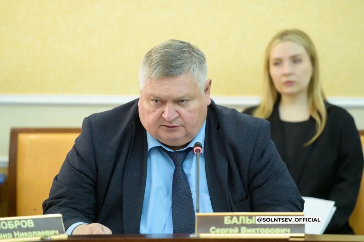 Евгений Солнцев: Заседание Правительства Оренбургской области снова начали с оперативных вопросов: в первую очередь это ликвидация последствий ливневых дождей, обрушившихся на регион в июне Евгений Солнцев: Заседание Правительства Оренбургской области снова начали с оперативных вопросов: в первую очередь это ликвидация последствий ливневых дождей, обрушившихся на регион в июне