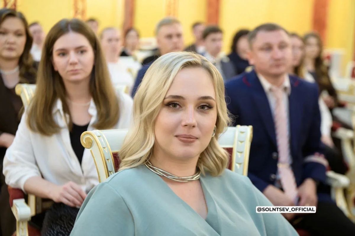 Евгений Солнцев: Сегодня вручил памятный знак «Золотая молодёжь Оренбуржья» молодым лидерам региона Евгений Солнцев: Сегодня вручил памятный знак «Золотая молодёжь Оренбуржья» молодым лидерам региона