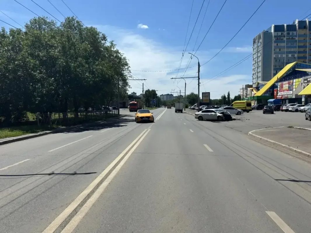 В Оренбурге полиции устанавливают обстоятельства ДТП на улице Родимцева В Оренбурге полиции устанавливают обстоятельства ДТП на улице Родимцева