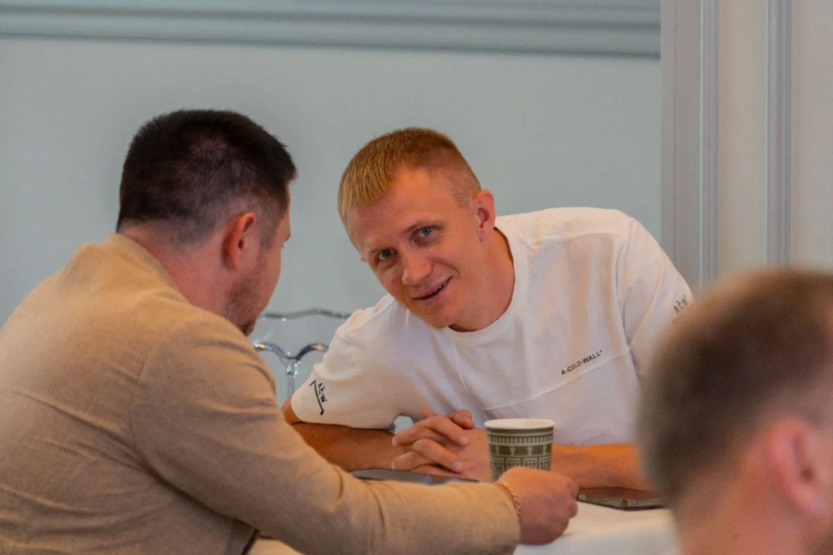 Александр Куниловский: "Бизнес - это ежедневная ответственность перед командой, семьей и своим регионом" Александр Куниловский: "Бизнес - это ежедневная ответственность перед командой, семьей и своим регионом"