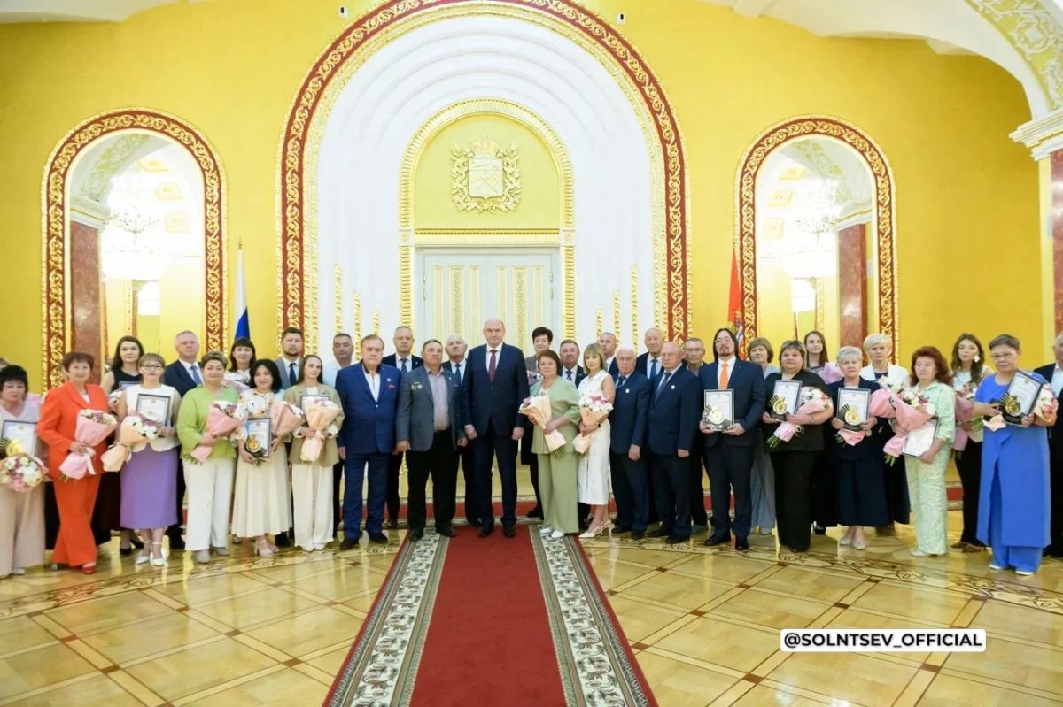 Евгений Солнцев: Сегодня вручил памятный знак «Гордость Оренбуржья» тем людям, которые внесли значительный вклад в развитие нашей области Евгений Солнцев: Сегодня вручил памятный знак «Гордость Оренбуржья» тем людям, которые внесли значительный вклад в развитие нашей области