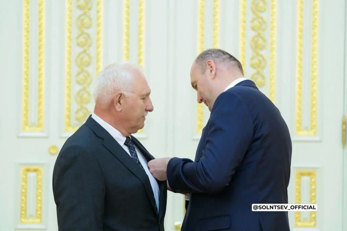 Евгений Солнцев: Сегодня вручил памятный знак «Гордость Оренбуржья» тем людям, которые внесли значительный вклад в развитие нашей области Евгений Солнцев: Сегодня вручил памятный знак «Гордость Оренбуржья» тем людям, которые внесли значительный вклад в развитие нашей области
