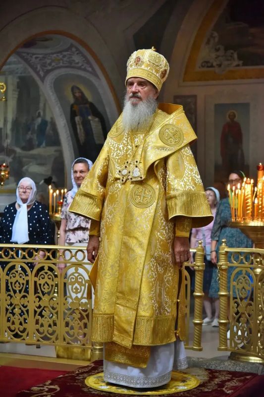 Губернатор Евгений Солнцев принял участие в праздничной литургии в Никольском соборе Губернатор Евгений Солнцев принял участие в праздничной литургии в Никольском соборе