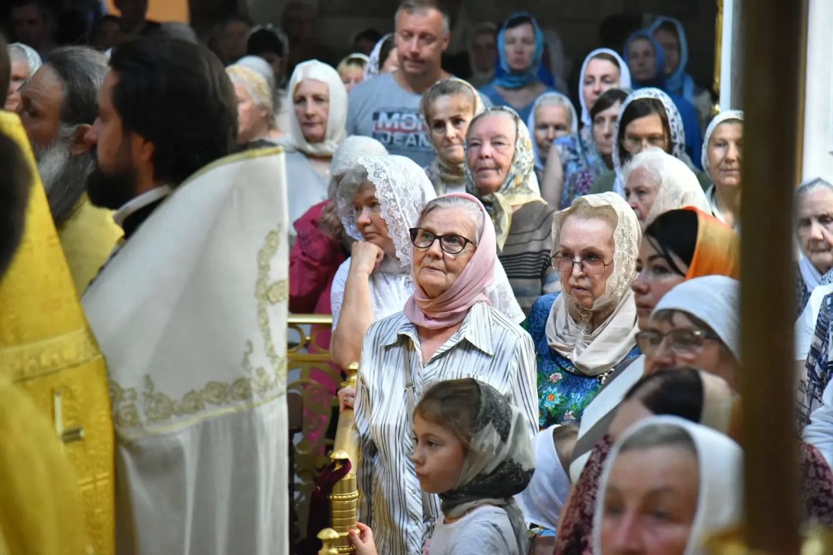Губернатор Оренбургской области Евгений Солнцев принял участие в праздничном богослужении, состоявшемся сегодня в Никольском кафедральном соборе Губернатор Оренбургской области Евгений Солнцев принял участие в праздничном богослужении, состоявшемся сегодня в Никольском кафедральном соборе