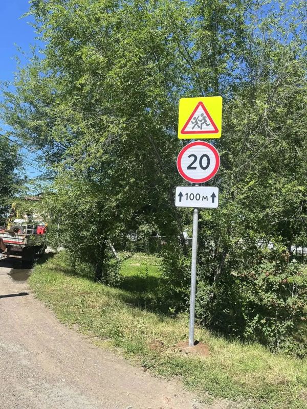 В Оренбурге продолжается установка новых дорожных знаков и светофоров В Оренбурге продолжается установка новых дорожных знаков и светофоров