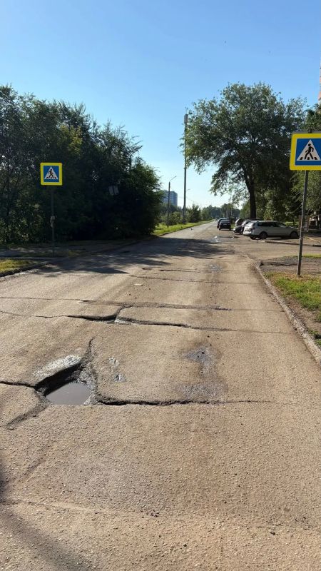 «Минное поле» на улице Конституции СССР: В Оренбурге показали ямы глубиной до 30 см «Минное поле» на улице Конституции СССР: В Оренбурге показали ямы глубиной до 30 см