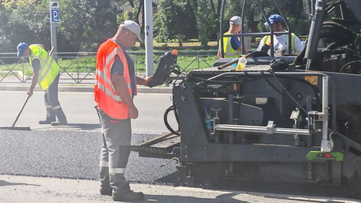 На улице Чкалова в Оренбурге идет дорожный ремонт На улице Чкалова в Оренбурге идет дорожный ремонт